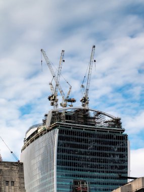 yeni bina yapım aşamasında Londra şehri