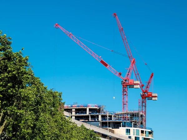 Grúas rojas en Londres — Foto de Stock