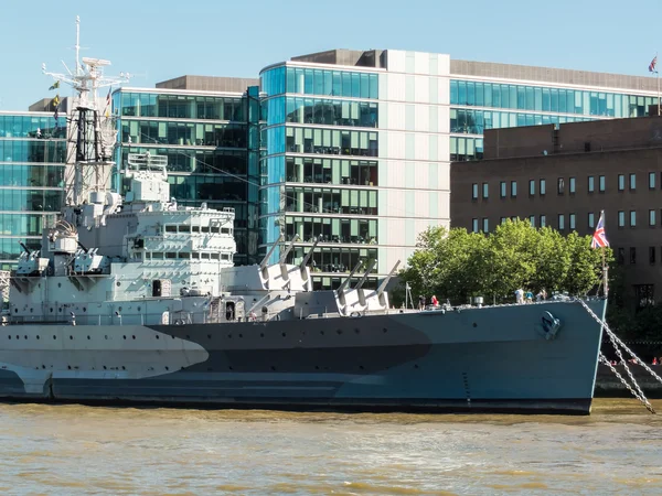 HMS Belfast anchored near Tower Bridge — Stock Photo, Image