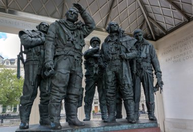 Philip Jacksons sculpture commemorating RAF Bomber Command clipart