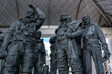 philip jacksons heykel raf bomber command anısına