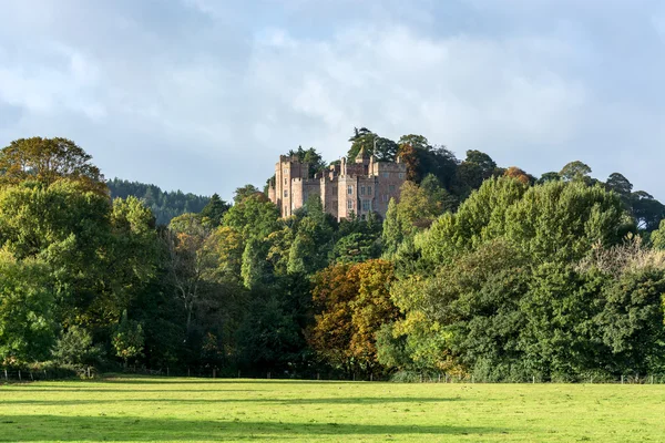 Замок в місті Dunster — стокове фото