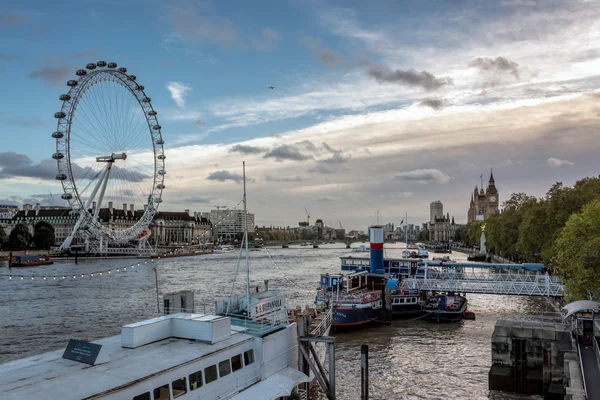 Lihat di sepanjang Sungai Thames — Stok Foto