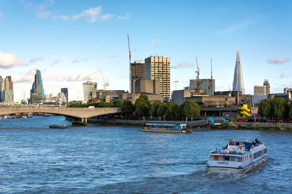 Lihat di sepanjang Sungai Thames — Stok Foto