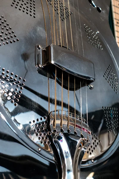Elektrická kytara na displeji v hudební obchod — Stock fotografie