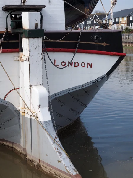 Vista de perto da Cambria restaurado barco à vela Tamisa em Faversham Kent em 29 de março de 2014. Pessoas não identificadas — Fotografia de Stock