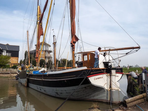 Close up view of the Cambria restored Thames sailing barge in Faversham Kent on March 29, 2014. Unidentified people — Stock Photo, Image