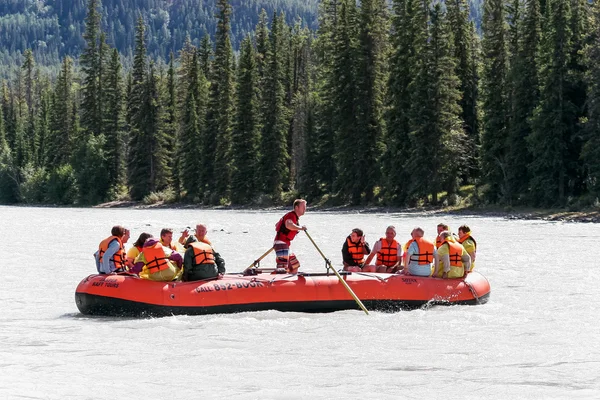 Rafting en aguas bravas en el río Athabasca —  Fotos de Stock