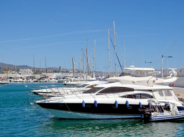 Boten in de jachthaven van marbella — Stockfoto