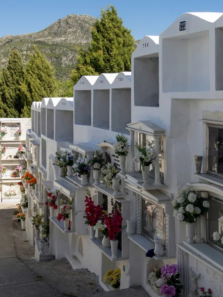 Vista do cemitério em Casares Espanha — Fotografia de Stock