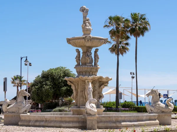 Fountain at the junction of Avenida Juan Carlos I and the Avenid — Stock Photo, Image
