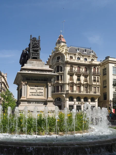 Monument to Ferdinand and Isabella, Plaza Isabel la Catolica, Gr — Stock Photo, Image