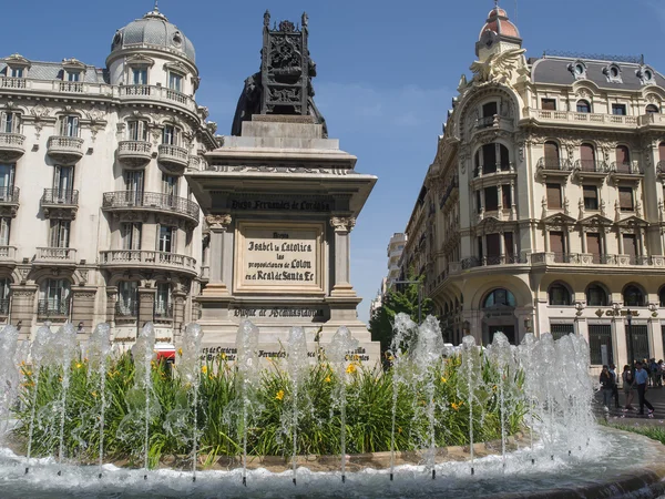 Monument till ferdinand och isabella, plaza isabel la Católica, gr — Stockfoto