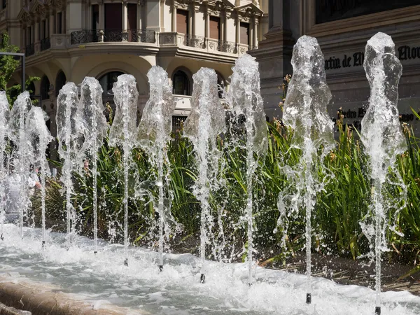 Fountain surrounding the Monument to Ferdinand and Isabella in G — Stock Photo, Image