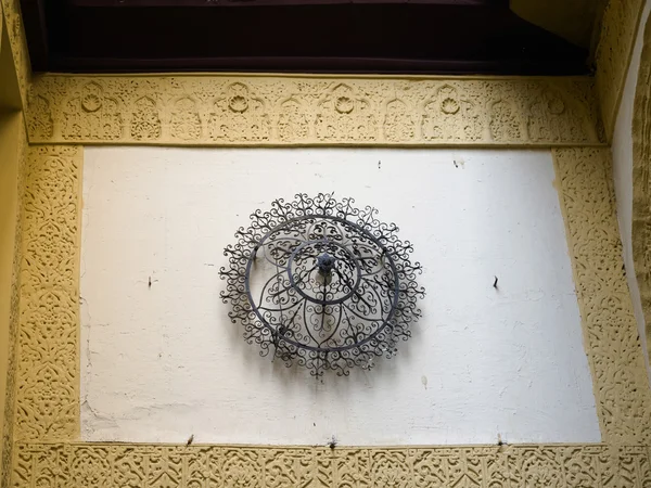 Oude metalen wanddecoratie in granada — Stockfoto