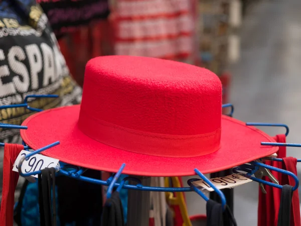 Granada'da Satılık kırmızı şapka — Stok fotoğraf