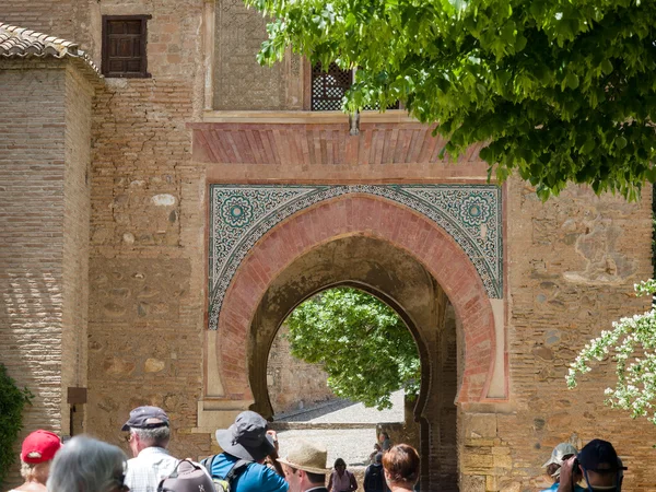 Ingången arch på alhambra palace — Stockfoto