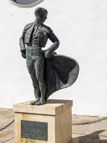 Estatua de Cayetano Ordóñez "El Niño de la Palma" torero en — Foto de Stock