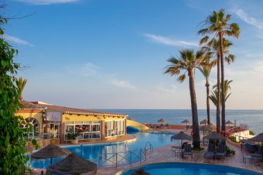 akşam güneş dona, lola holiday resort calahonda İspanya