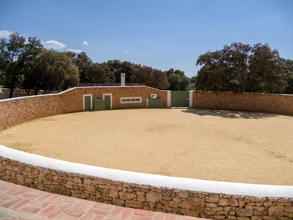 Ferme près de Ronda avec arène — Photo