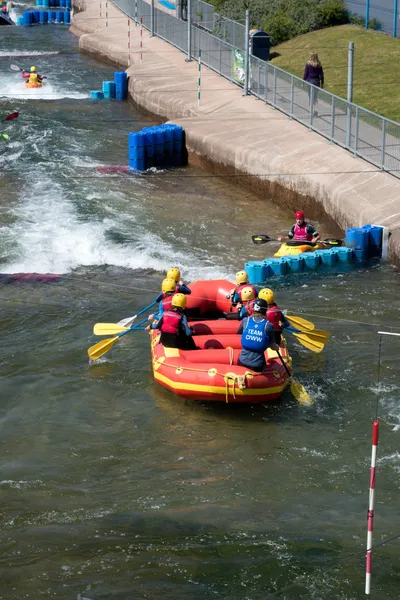 Sport acquatici al Cardiff International White Water Centre — Foto Stock