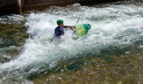 Sport acquatici al Cardiff International White Water Centre — Foto Stock