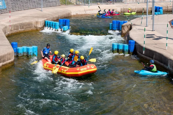 Wassersport im kardiff internationalen Wildwasserzentrum — Stockfoto