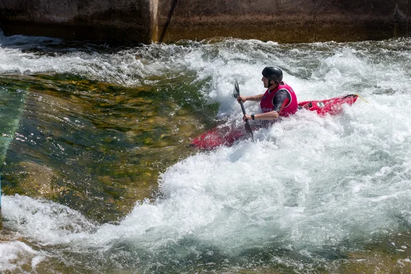 Deportes náuticos en el Centro Internacional de Agua Blanca de Cardiff — Foto de Stock