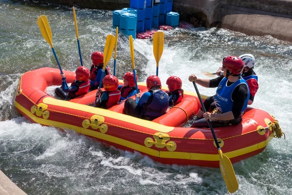 Sport acquatici al Cardiff International White Water Centre — Foto Stock