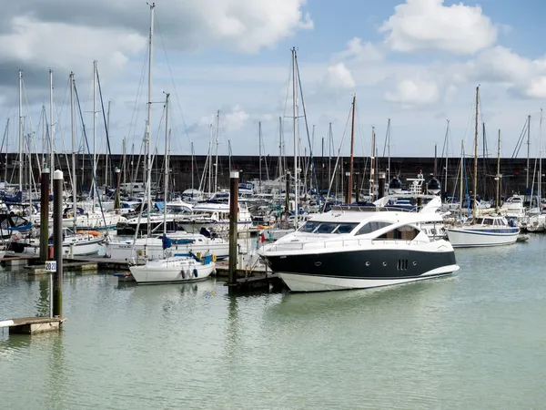 Blick auf Brighton Marina — Stockfoto