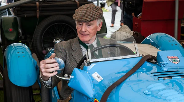 Retired racing car driver at Goodwood — Stock Photo, Image