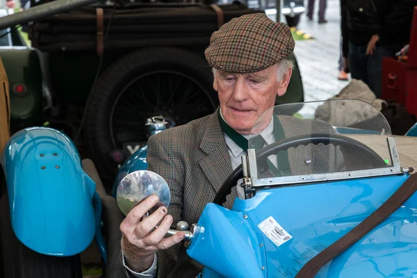 Retired racing car driver at Goodwood — Stock Photo, Image