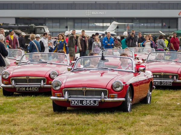 Red Arrows pilots entertaining the crowds at Biggin Hill — Stock Photo, Image