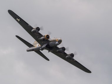 memphis belle boeing b 17 sally b bombacı Biggin hill üzerinde uçan