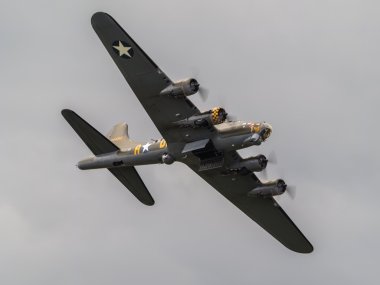 memphis belle boeing b 17 sally b bombacı Biggin hill üzerinde uçan