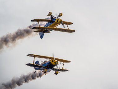 Biggin hill Havaalanı uçan trigonometri akrobasi ekibi