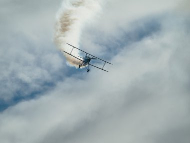 1954 casa 1-131e jungmann g-bsaj biggin hill airfiel üzerinde uçan