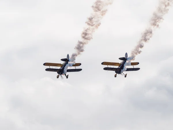 El Trig Aerobatic Team sobrevuela el aeropuerto de Biggin Hill —  Fotos de Stock