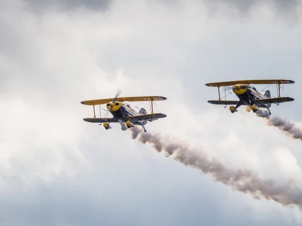 A Trig Aerobatic Team sobrevoando o aeroporto de Biggin Hill — Fotografia de Stock