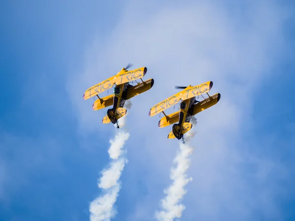 Il Trig Aerobatic Team sorvola l'aeroporto di Biggin Hill — Foto Stock