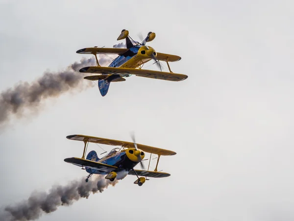 El Trig Aerobatic Team sobrevuela el aeropuerto de Biggin Hill —  Fotos de Stock