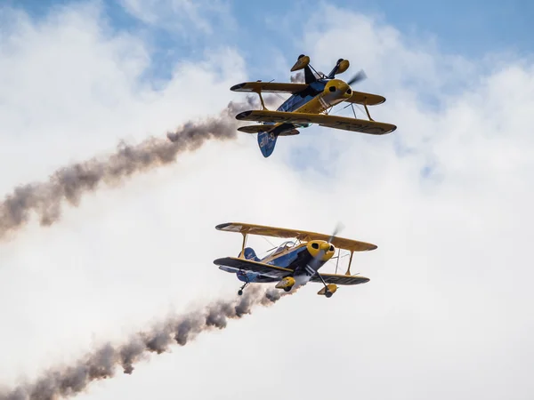 Wyzwalania zespołu akrobacyjne latające nad biggin hill Lotnisko — Zdjęcie stockowe