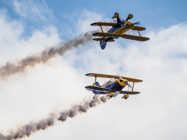 El Trig Aerobatic Team sobrevuela el aeropuerto de Biggin Hill —  Fotos de Stock