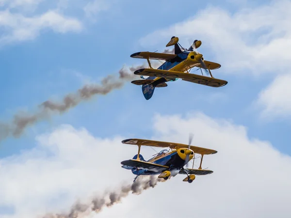 El Trig Aerobatic Team sobrevuela el aeropuerto de Biggin Hill —  Fotos de Stock