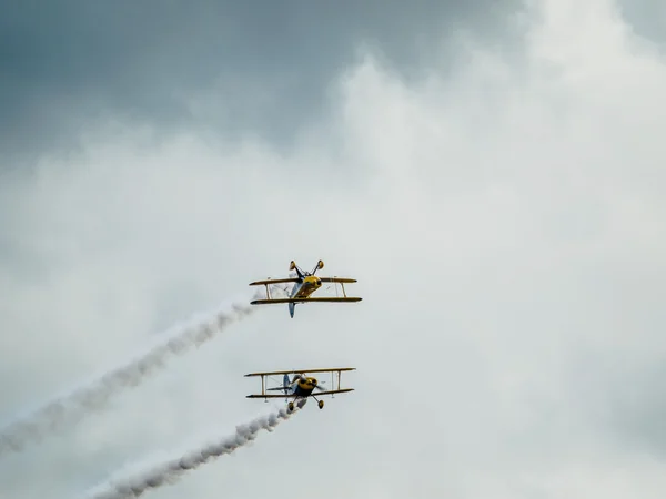 El Trig Aerobatic Team sobrevuela el aeropuerto de Biggin Hill —  Fotos de Stock