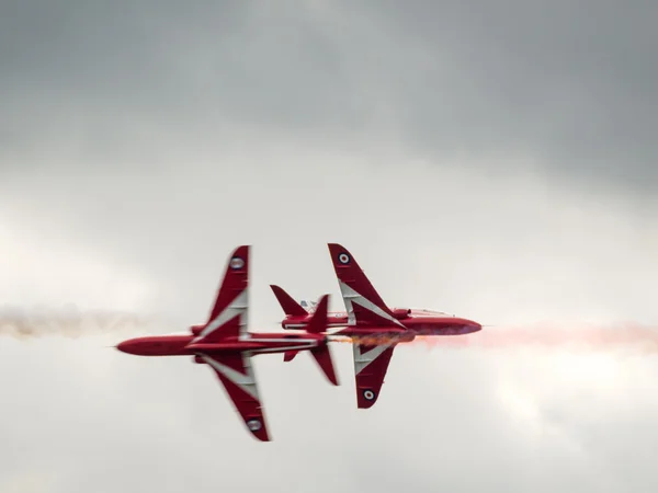 Kırmızı oklar takım 50'nci yıldönümü biggin hill hava alanında görüntüler. — Stok fotoğraf