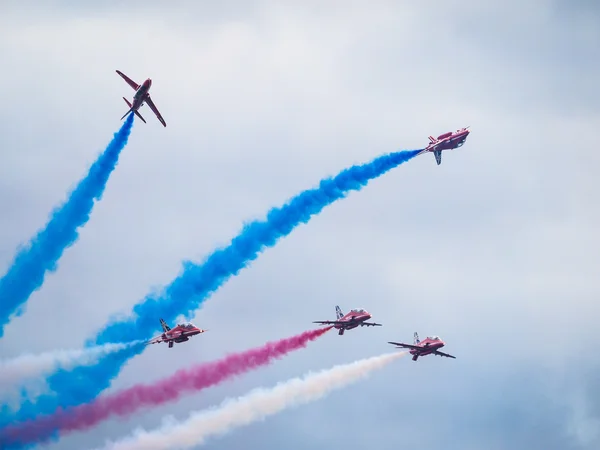 Equipo de exhibición Red Arrows 50 aniversario en el aeropuerto de Biggin Hill —  Fotos de Stock