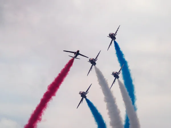 Equipo de exhibición Red Arrows 50 aniversario en el aeropuerto de Biggin Hill —  Fotos de Stock