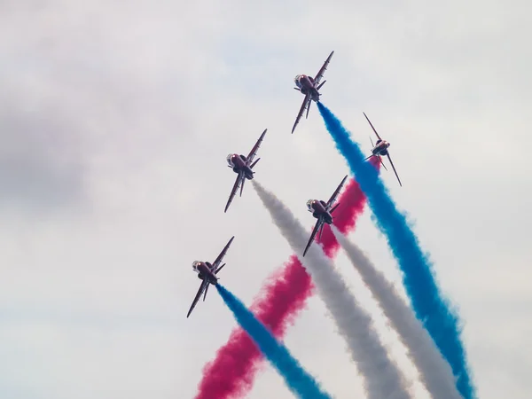 Equipo de exhibición Red Arrows 50 aniversario en el aeropuerto de Biggin Hill —  Fotos de Stock