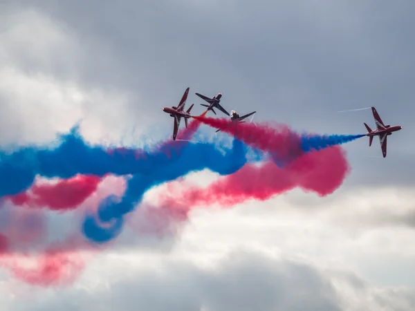 Červené šipky zobrazují tým výročí letiště biggin hill — Stock fotografie